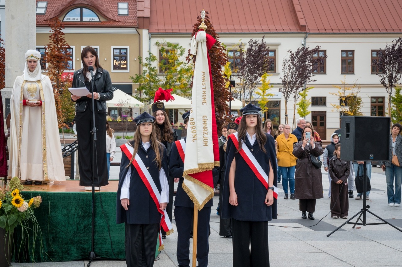 Ślubowanie pierwszoklasistów I LO na bocheńskim rynku