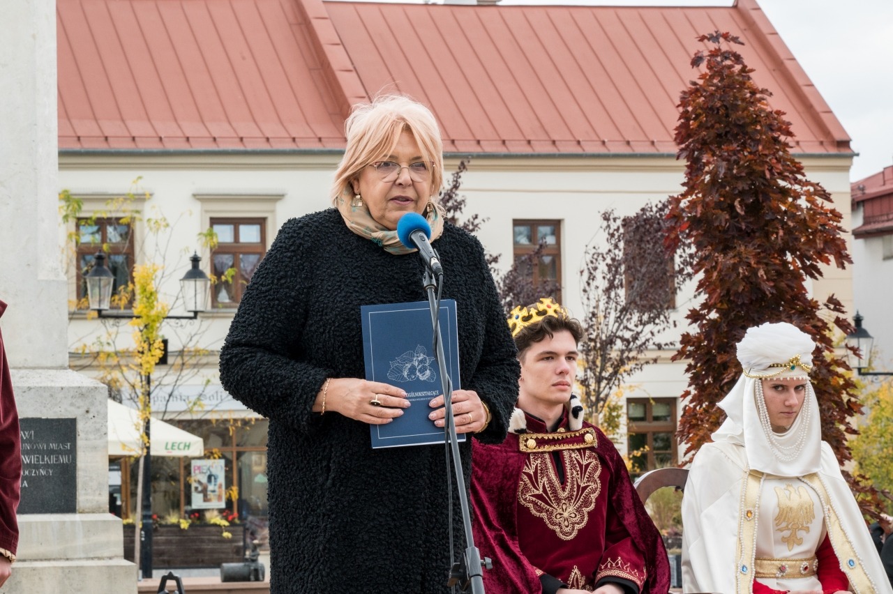 Ślubowanie pierwszoklasistów I LO na bocheńskim rynku