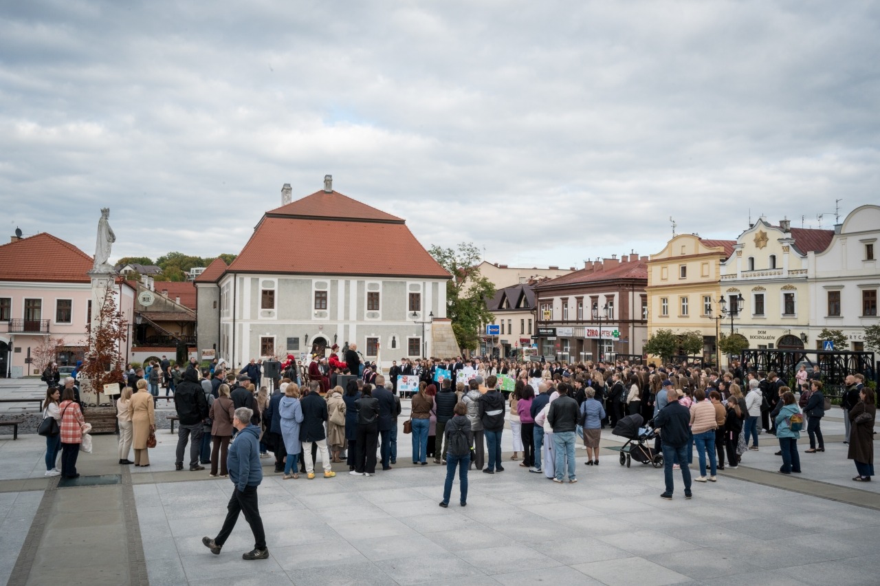 Ślubowanie pierwszoklasistów I LO na bocheńskim rynku
