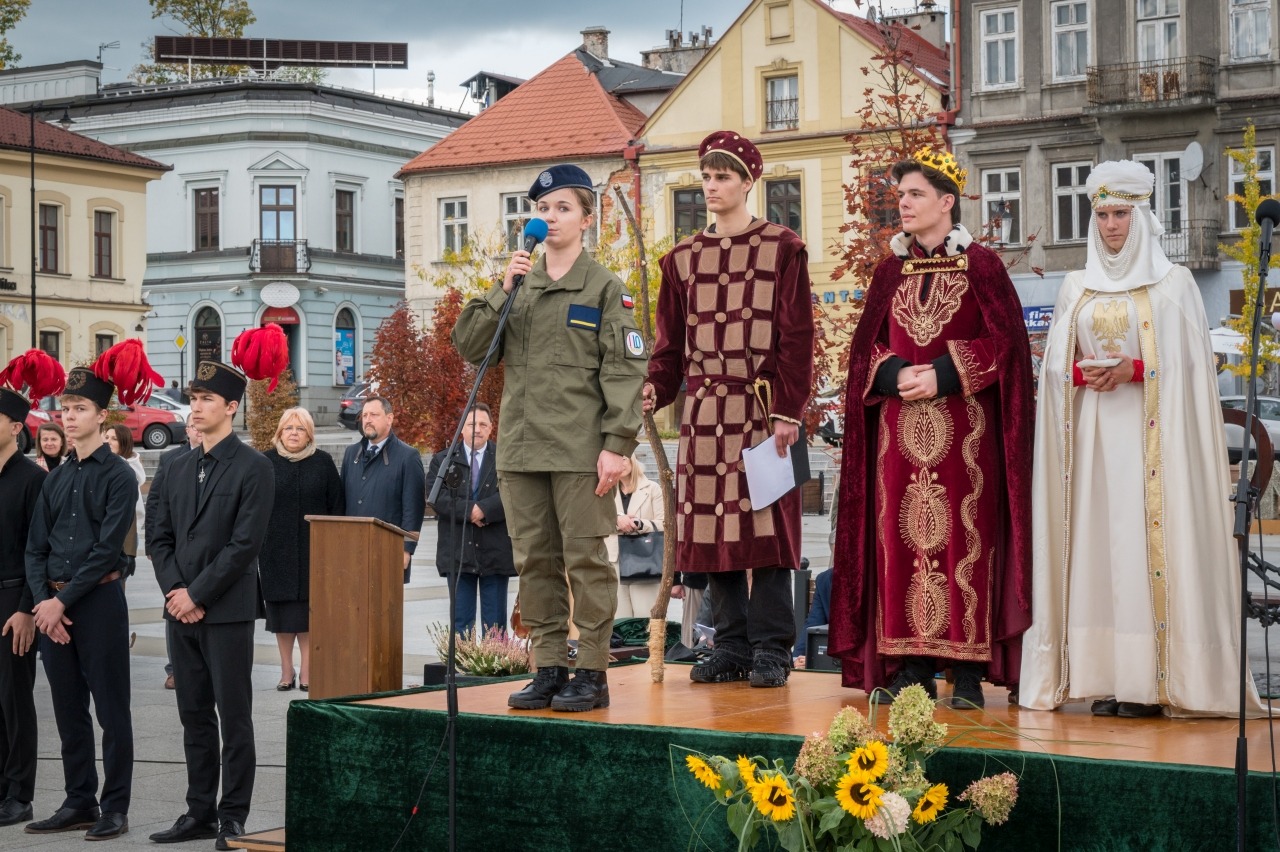 Ślubowanie pierwszoklasistów I LO na bocheńskim rynku